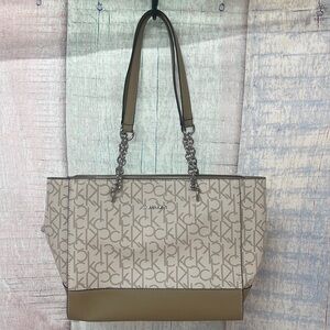 Almost brand-new condition authentic Calvin Klein handbag.